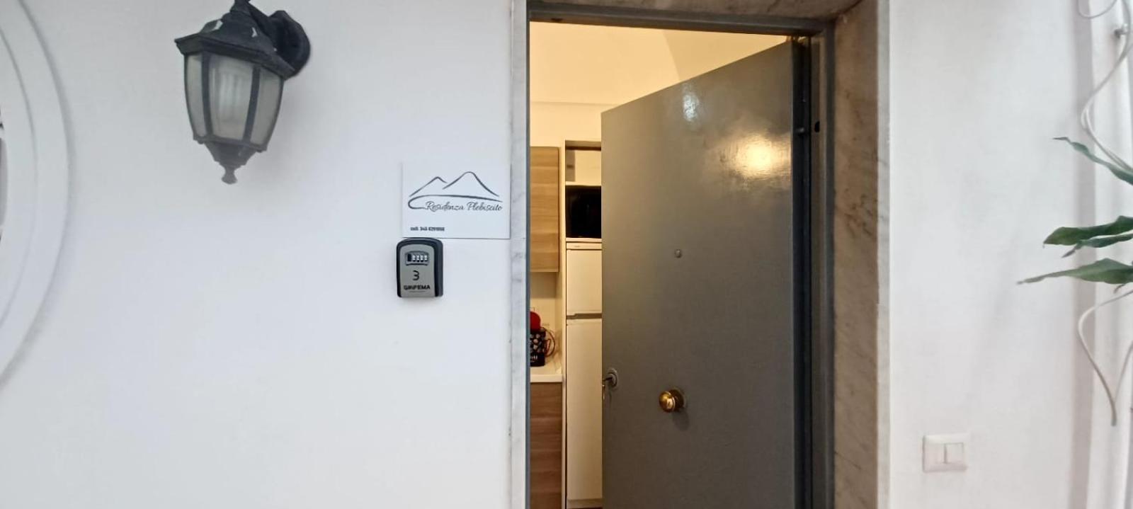 Residenza Plebliscito Apartment Napoli Bagian luar foto
